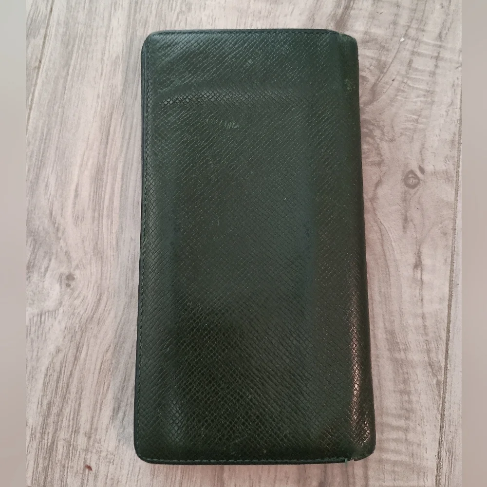 Authentic Louis Vuitton, Green Taiga Long Wallet